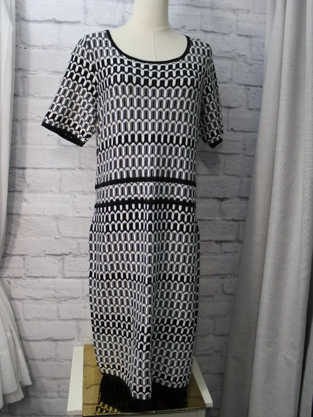 Ann Taylor Petites Large Black White Geometric Knit Shift Dress
